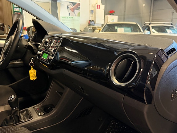 Volkswagen UP! 26 of 28