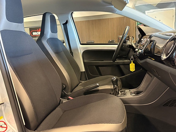 Volkswagen UP! 23 of 28