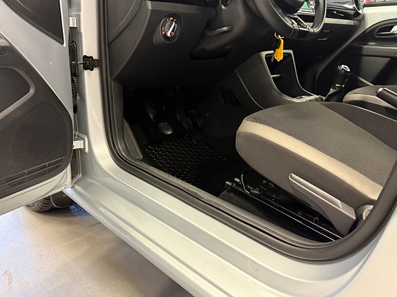 Volkswagen UP! 14 of 28