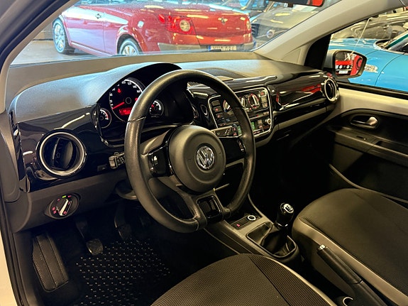 Volkswagen UP! 15 of 28