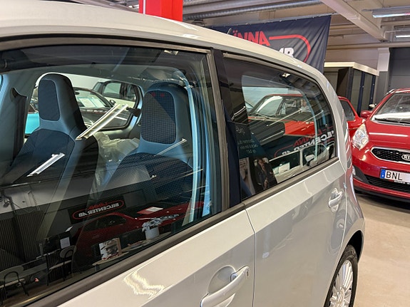 Volkswagen UP! 16 of 28