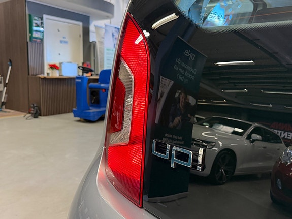 Volkswagen UP! 12 of 28