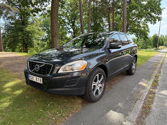 Volvo XC60 2 of 5