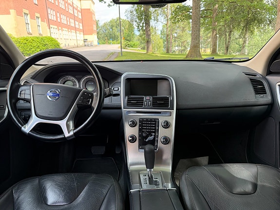 Volvo XC60 8 of 11