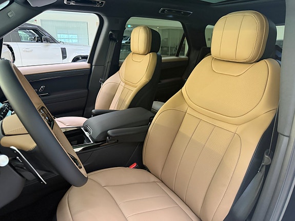 Land Rover Range Rover Sport 9 of 22