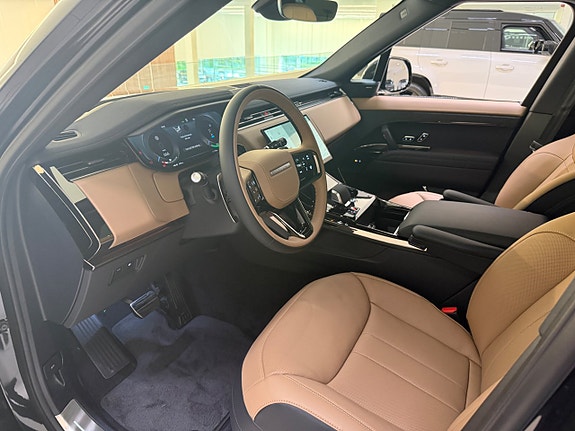 Land Rover Range Rover Sport 8 of 22