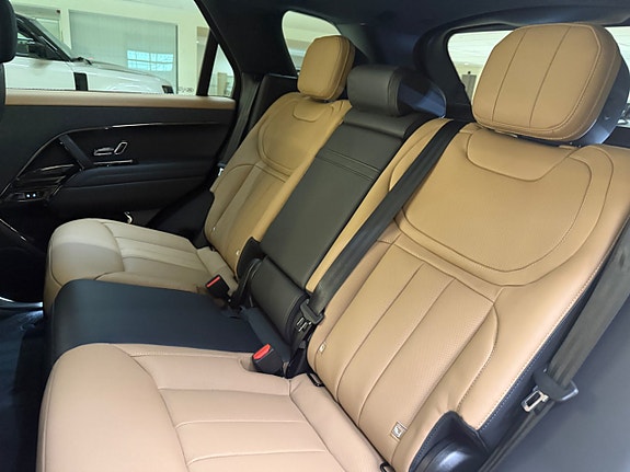 Land Rover Range Rover Sport 18 of 22