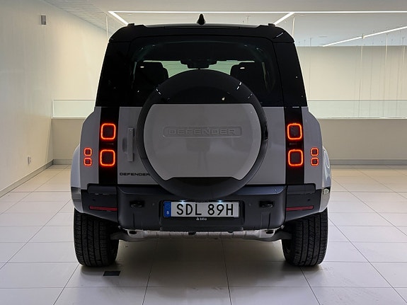 Land Rover Defender 110 5 of 5