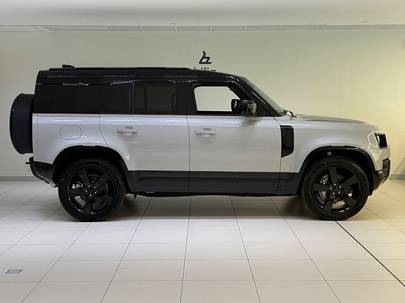 Land Rover Defender 110 6 of 24