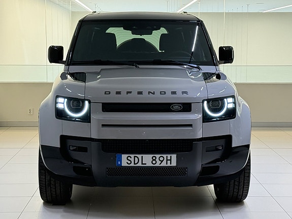 Land Rover Defender 110 2 of 5