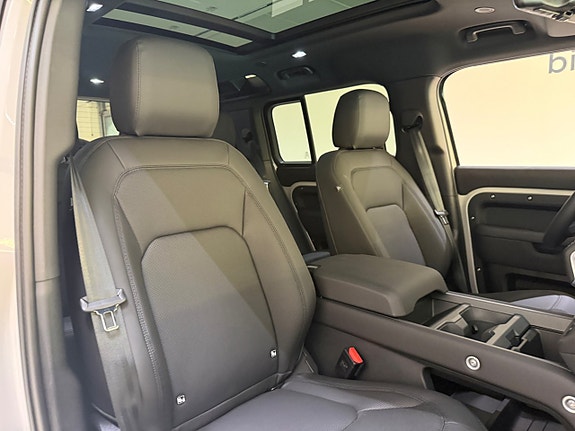Land Rover Defender 110 20 of 24