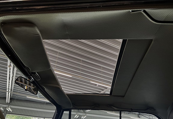 Mercedes-Benz 280 SE 15 of 21