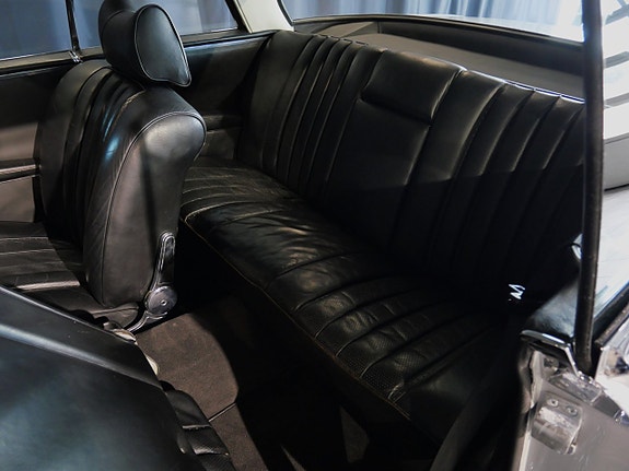 Mercedes-Benz 280 SE 8 of 21
