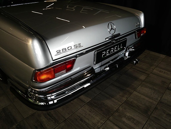 Mercedes-Benz 280 SE 18 of 21