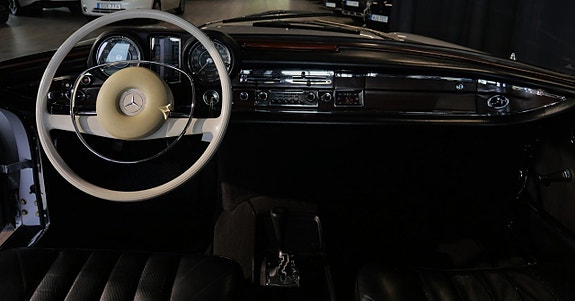 Mercedes-Benz 280 SE 9 of 21