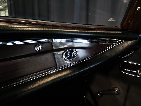 Mercedes-Benz 280 SE 13 of 21