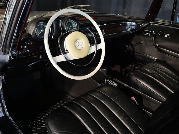 Mercedes-Benz 280 SE 6 of 21
