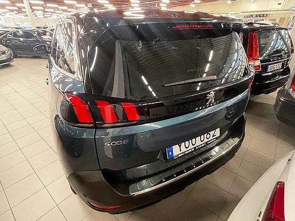 Peugeot 5008 3 of 6