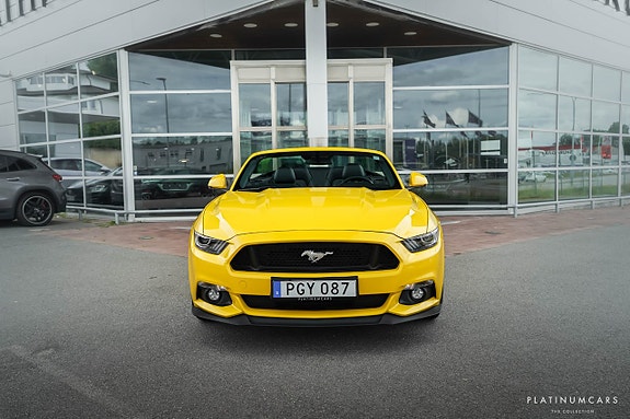 Ford Mustang 3 of 5