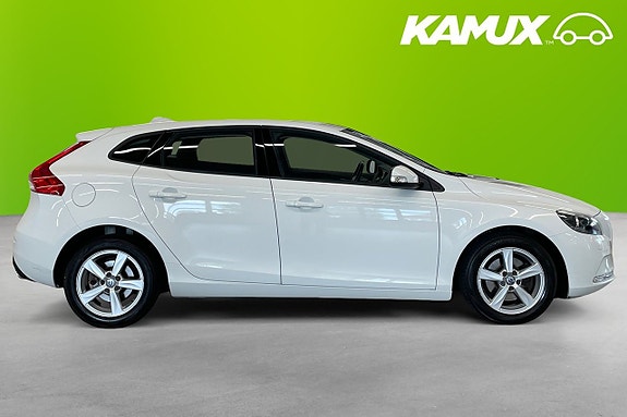 Volvo V40 2 of 20