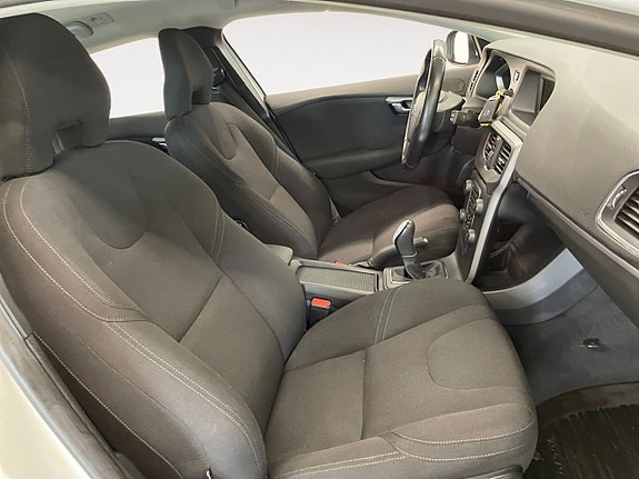 Volvo V40 15 of 20