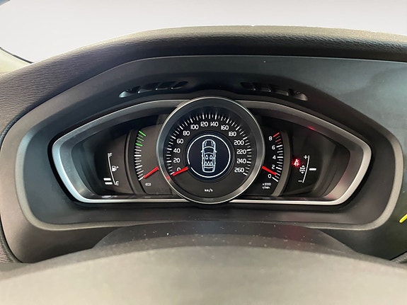 Volvo V40 12 of 20