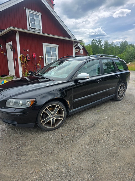Volvo V50 3 of 5