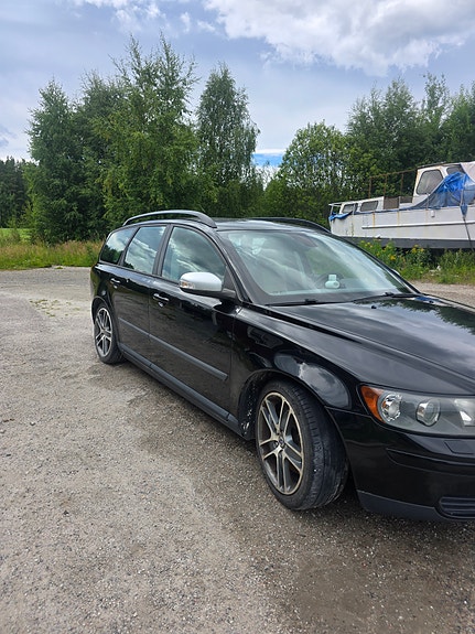 Volvo V50 2 of 5