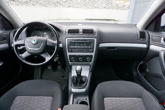 Skoda Octavia 2 of 5