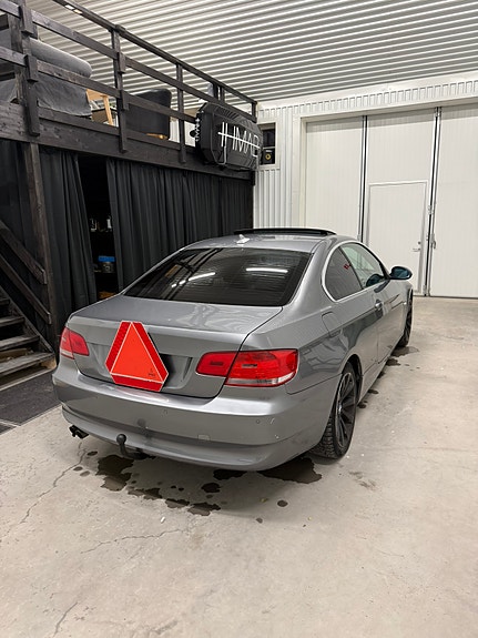 BMW 325i 2 of 5