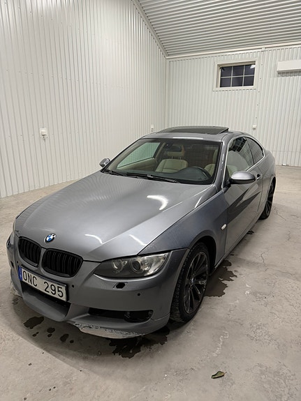 BMW 325i 3 of 5