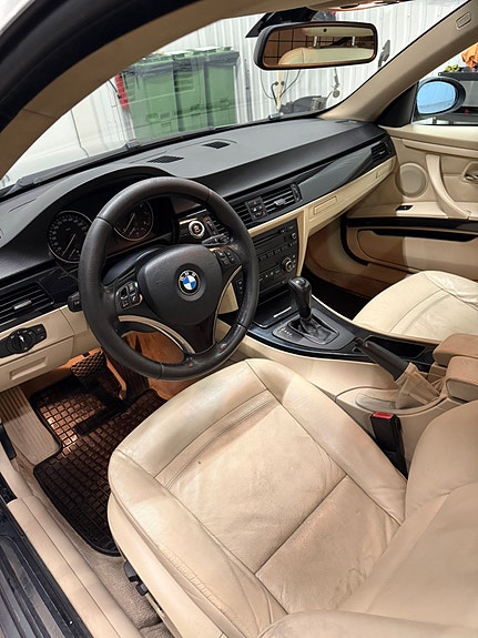 BMW 325i 4 of 5