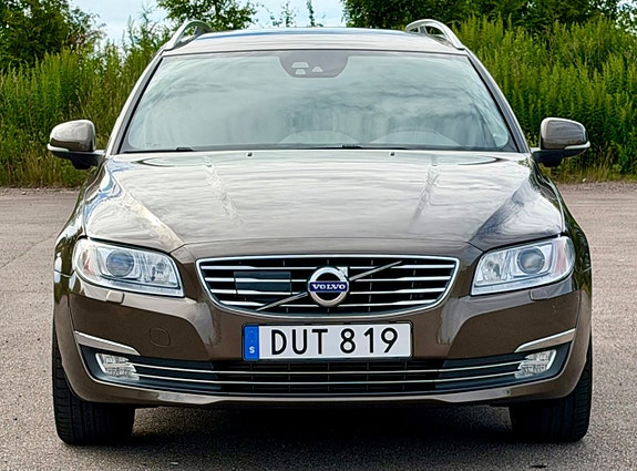 Volvo V70 2 of 5