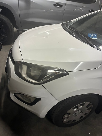 Hyundai i20 3 of 3
