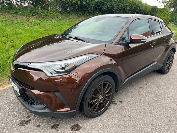 Toyota C-HR 2 of 19