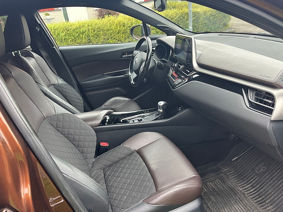 Toyota C-HR 9 of 19