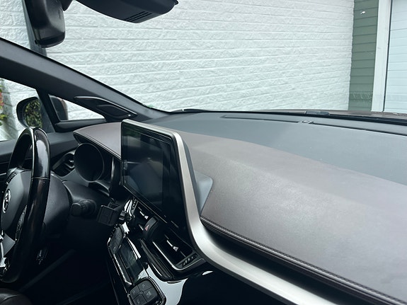 Toyota C-HR 15 of 19
