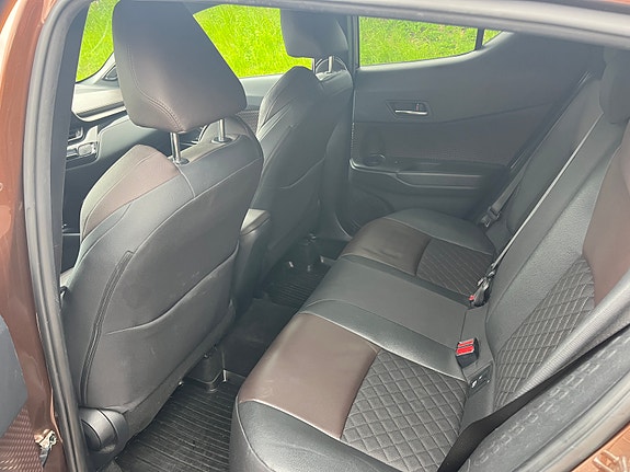 Toyota C-HR 10 of 19