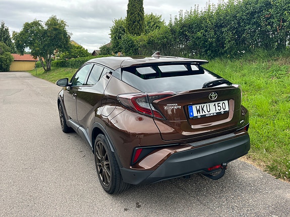 Toyota C-HR 3 of 19