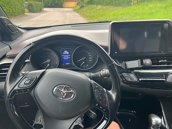 Toyota C-HR 13 of 19