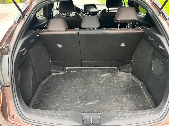 Toyota C-HR 6 of 19