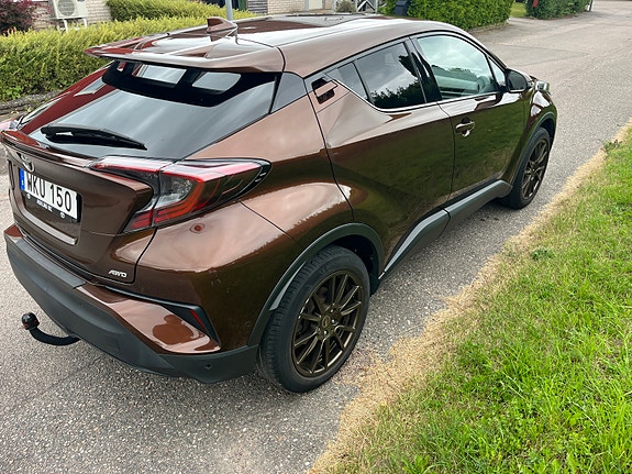 Toyota C-HR 4 of 19