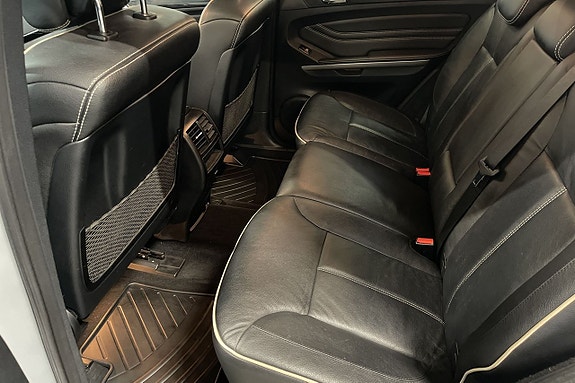 Mercedes-Benz ML350 10 of 13