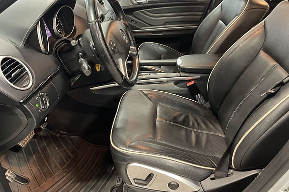 Mercedes-Benz ML350 11 of 13