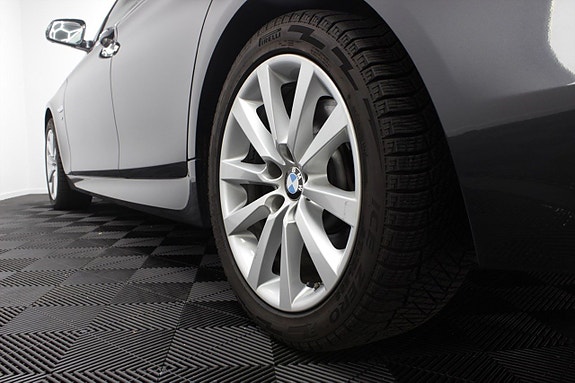 BMW 530xd 4 of 5