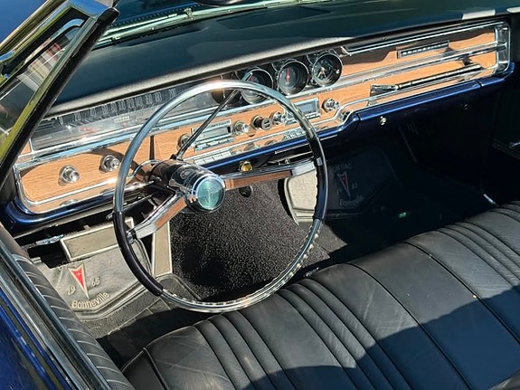 Pontiac Bonneville 5 of 5