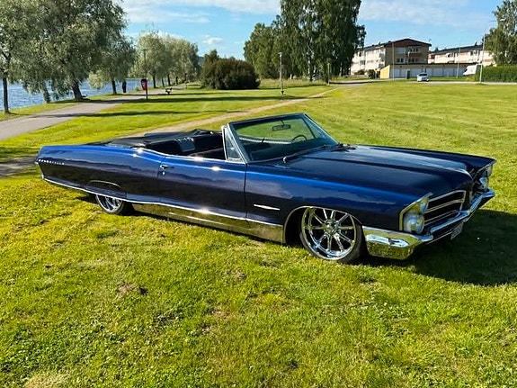 Pontiac Bonneville 2 of 5