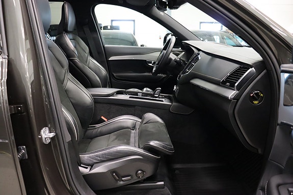 Volvo XC90 16 of 30