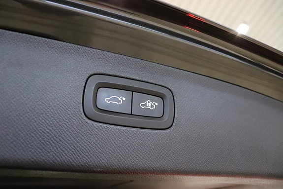 Volvo XC90 14 of 30