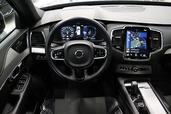 Volvo XC90 26 of 30